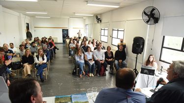El ministro de Desarrollo Agrario bonaerense, Javier Rodríguez, en el lanzamiento del número 15 de la Revista MDA.