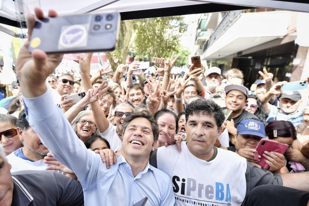 El gobernador Axel Kicillof, en la marcha contra la reforma laboral.&nbsp;