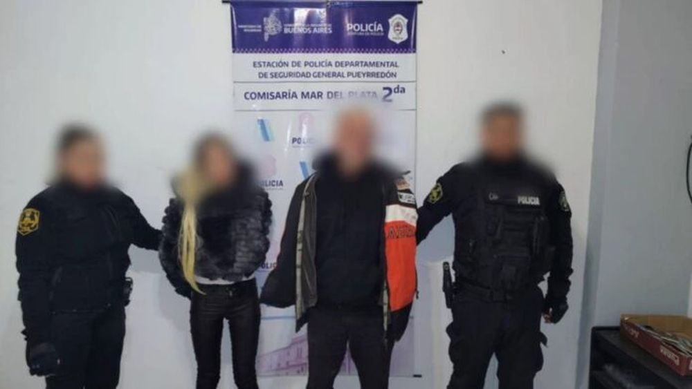 Pareja detenida en Mar del Plata. - 0223 -