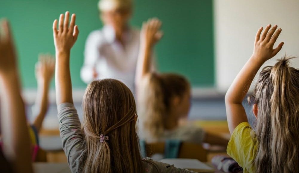 Alumnos y un docente en el aula.&nbsp;