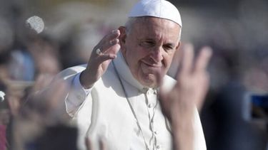 El papa Francisco se recupera de su afección respiratoria.