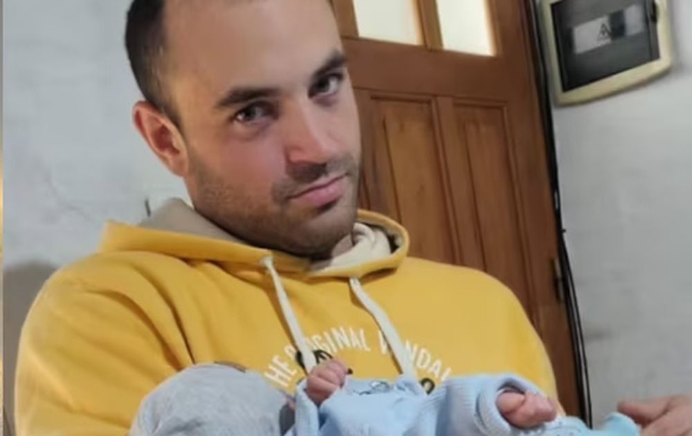 El agente Alan Molina (26).
