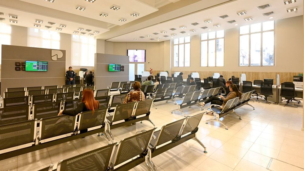 El interior de una sucursal del Banco Provincia.&nbsp;