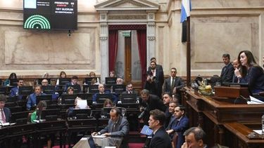 El sueldo de los senadores se había multiplicado por cinco en menos de nueve meses.