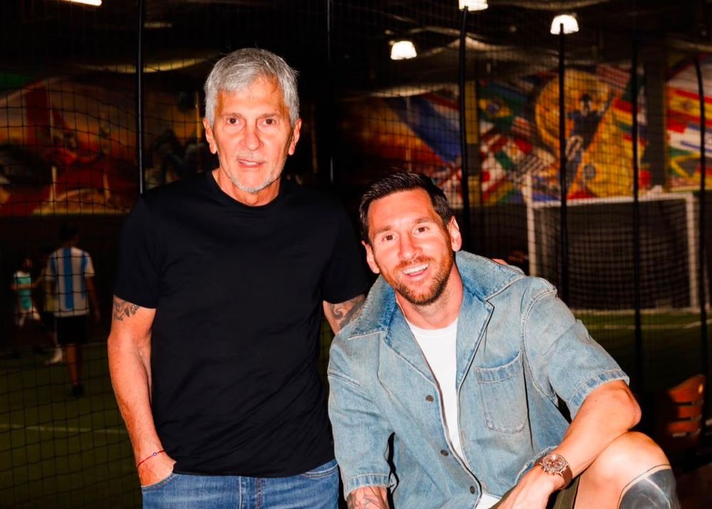 La foto de Jorge y Lionel Messi que encabeza el posteo del 10.