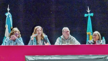 El primer panel contó con la presencia de la presidenta del Instituto Cultural, Florencia Saintout; la directora provincial de Patrimonio Cultural, Araceli Bellotta; la directora del Archivo, Alicia Sarno; y el periodista y escritor Hernán Brienza.&nbsp;