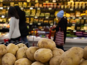 Personas en un supermercado. (Agencia Xinhua)