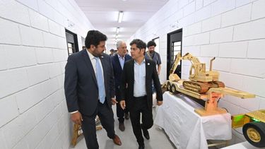 El ministro de Justicia bonaerense, Juan Martín Mena, junto a Kicillof.