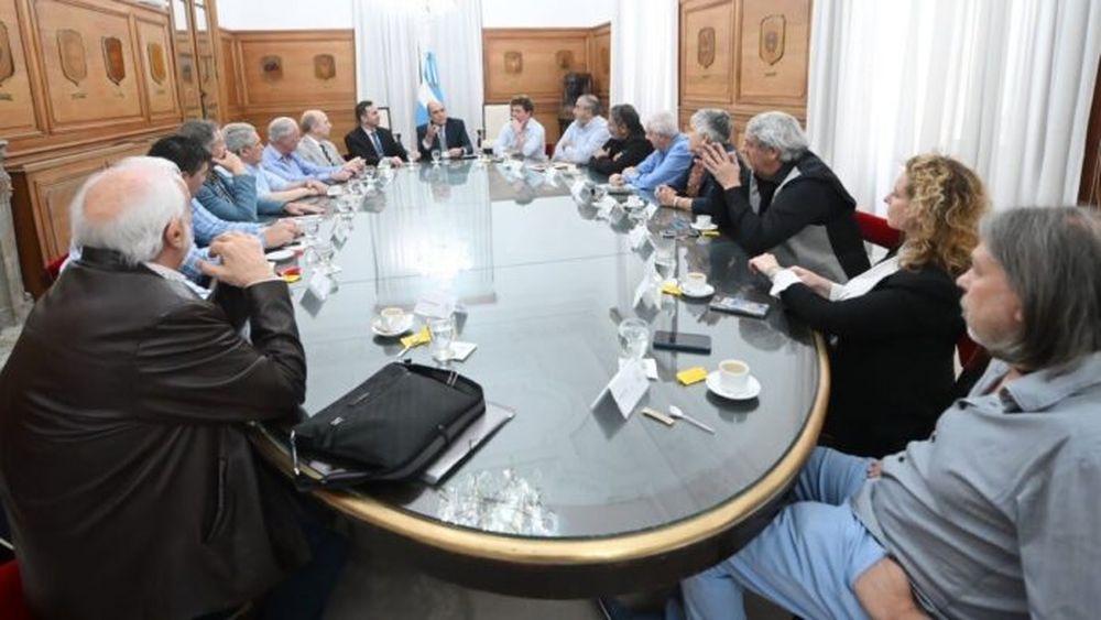 Guillermo Francos, Santiago Caputo y Julio Cordero recibieron a la CGT. - X -