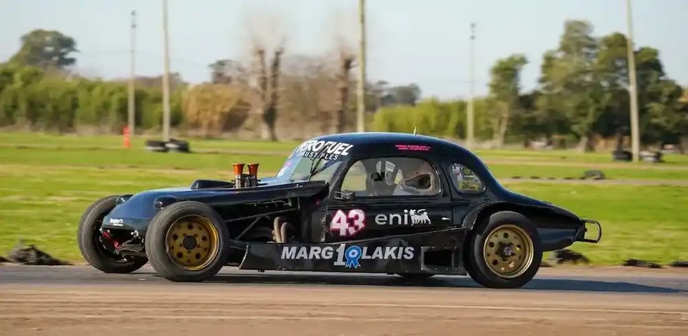 La cup&eacute; 43 de An&iacute;bal, con el 43 del nene.