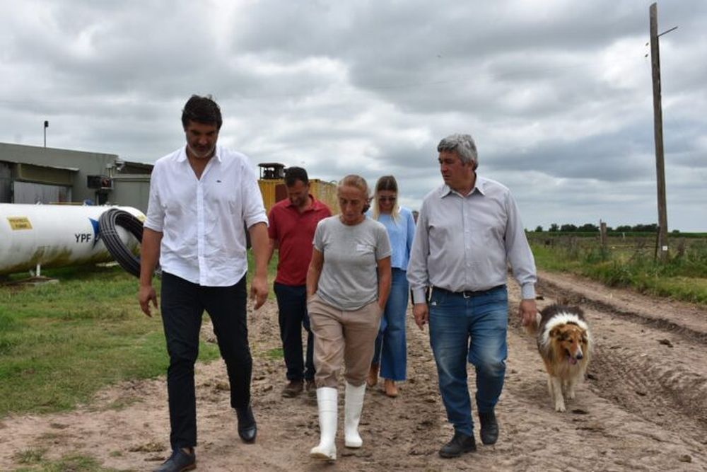 El ministro Rodríguez, de recorrida por la provincia. (Prensa MDA)