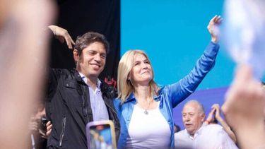 Kicillof y Magario en el búnker del kirchnerismo, la noche de su triunfo en las generales.