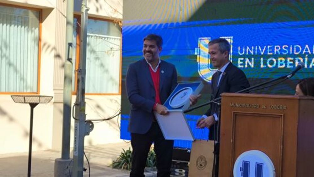 El ministro de Gobierno, Carlos Bianco, en la Universidad de Lobería. (Gentileza Ecos Diarios)