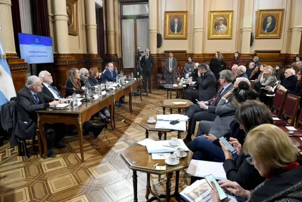 La reunión de hoy en el Senador para debatir sobre la Corte. (Prensa Senado)