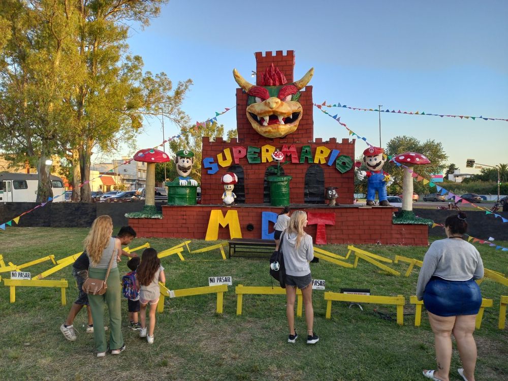 El grupo que se construyó en la zona de 31 y 55 en diciembre de 2023, quemado el 1º de enero de 2024.