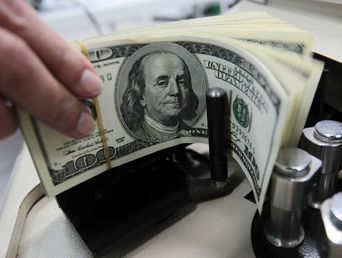 El dólar bajó tras el triunfo de La Libertad Avanza.