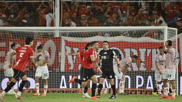 El regreso del fútbol tras el paro se dio con nuevas polémicas arbitrales.