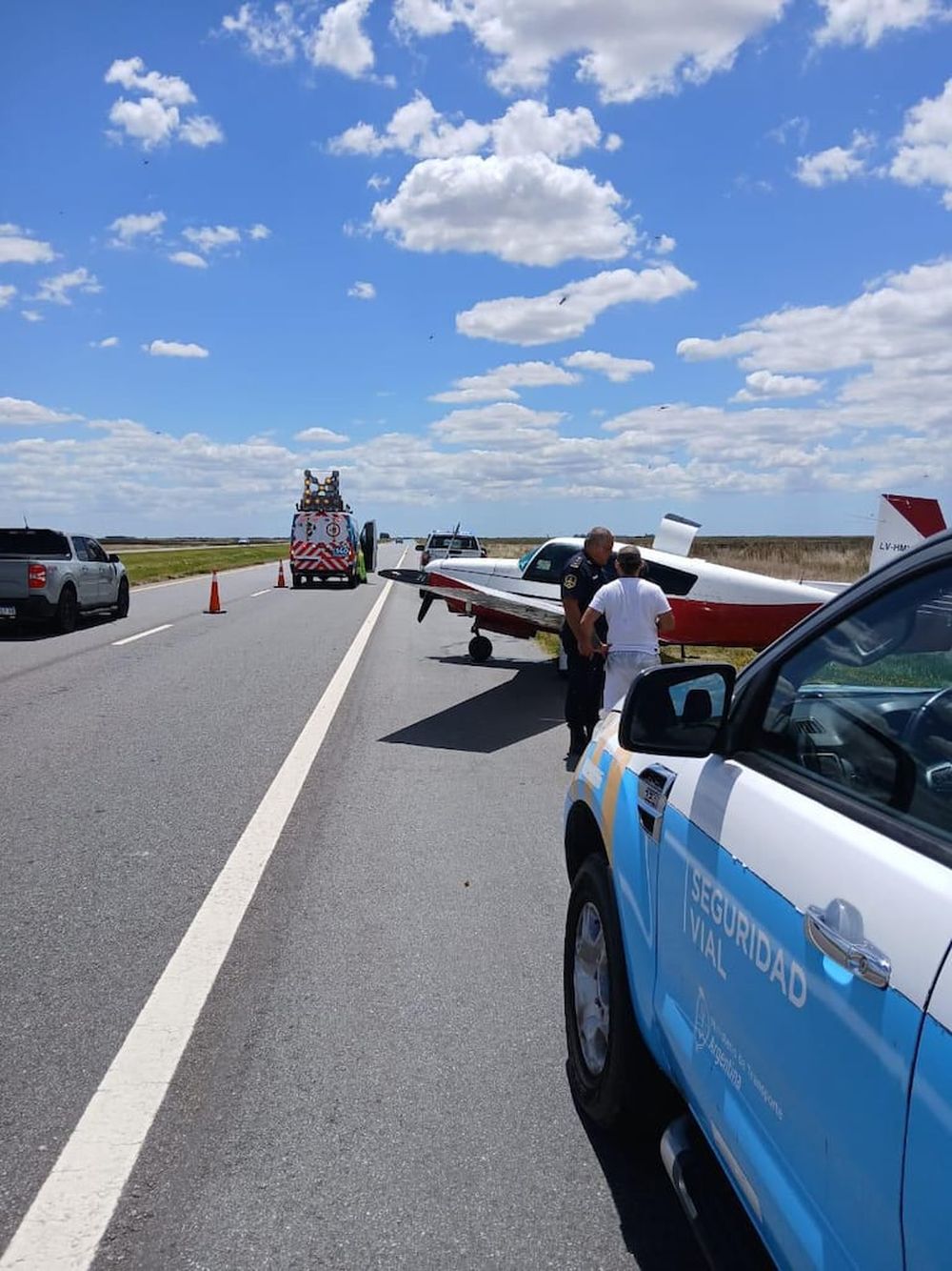 Un piloto hizo un aterrizaje de emergencia sobre el kil&oacute;metro 36 de la ruta provincial 56, cerca de General Madariaga.&nbsp;
