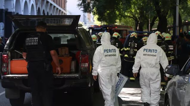 Peritos de la división anti terrorismo. Peritos de la división anti terrorismo.