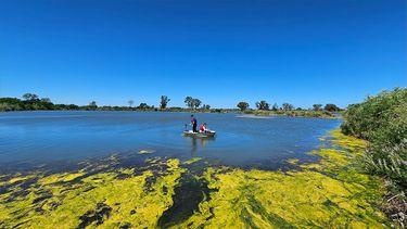 Trabajo con ecosondas para relevar la topografía de las canteras bonaerenses.&nbsp;