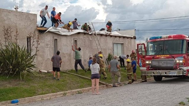 La reparación de un techo en Villa Cacique.