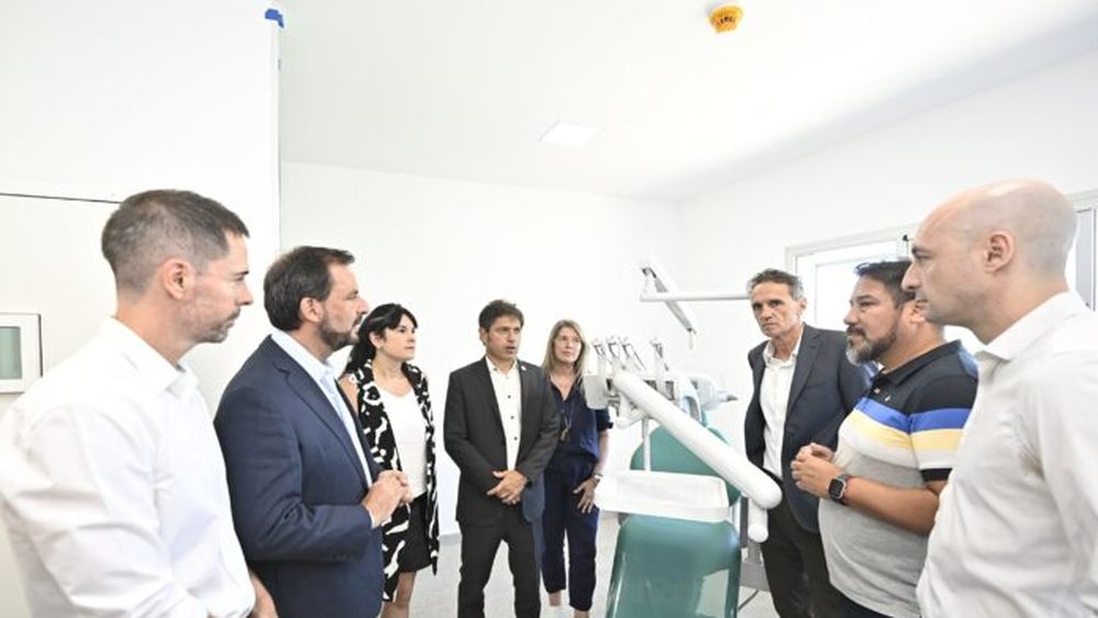 Kicillof, hoy durante su recorrida por Escobar, junto al intendente Sujarchuk y al ministro Katopodis. (X)