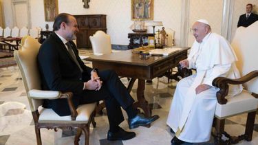 Federico Susbielles, intendente de Bahía Blanca, junto al papa Francisco, este sábado 15 de junio. (Facebook)