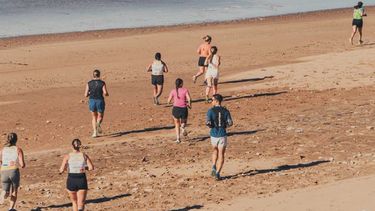 A correr por las playas de Necochea, en un fin de semana deportivo.