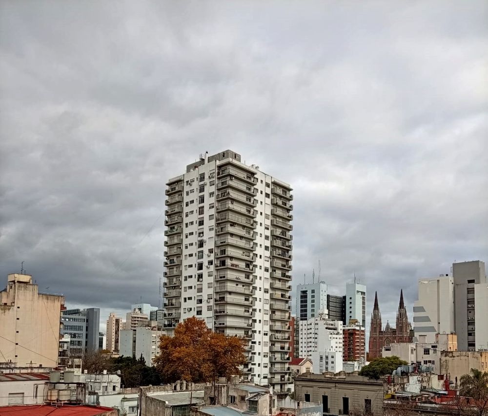 Postal gris de otoño en la ciudad de La Plata. (Agencia DIB)&nbsp;