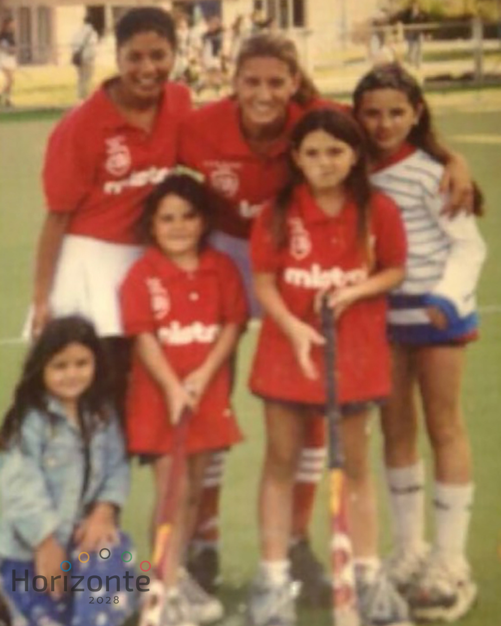 Victoria Granatto y sus hermanas junto a Mariné Russo, referente de Las Leonas y de CUQ.