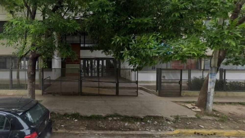 La Escuela Secundaria N° 26 de Florencio Varela, ubicada sobre la calle Nueva Delhi al 1300. - Google Maps -