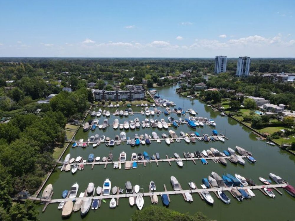 Embarcaciones de lujo en Tigre.