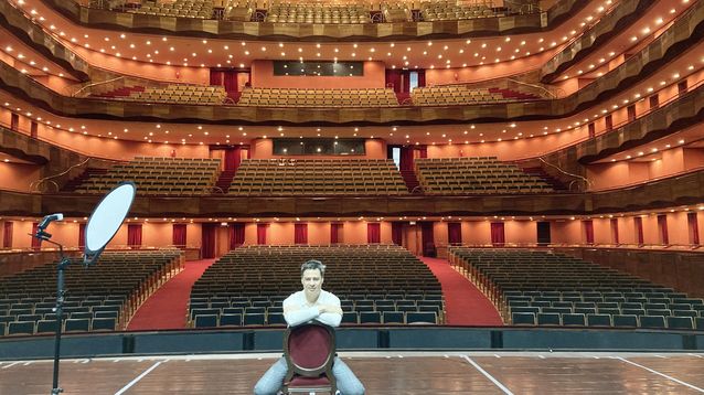 El reconocido bailarín platense Iñaki Urlezaga vuelve al Teatro Argentino con una única función de El último Aplauso.&nbsp;