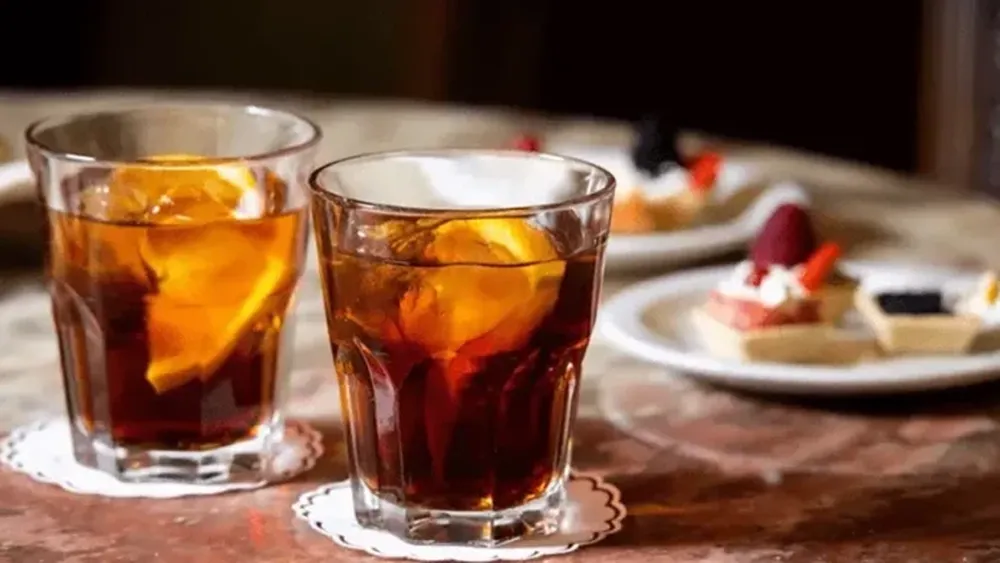 Mar del Plata podría tener la fiesta de su vermut. - Canal 8 -