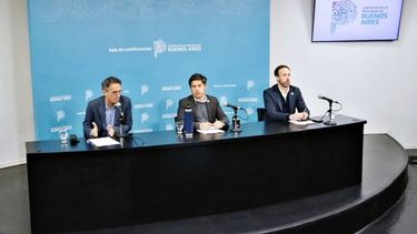 El Gobernador brindó una conferencia de prensa junto a los ministros de Infraestructura y Servicios Públicos, Gabriel Katopodis, y de Economía, Pablo López.