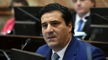 El senador Maximiliano Abad.