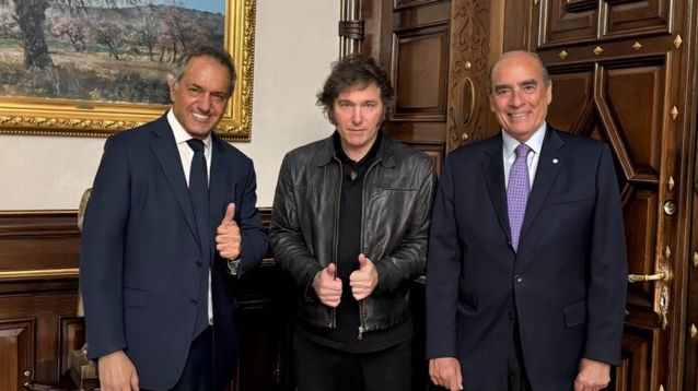 Daniel Scioli, Javier Milei y Guillermo Francos. (X @GAFrancosOk)