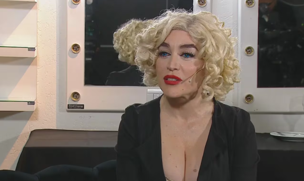 Fátima Florez caracterizada como Madonna, desde el camarín del Luna Park.  (Imagen de TV)