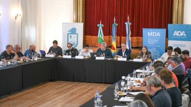 Javier Rodríguez en la Mesa Porcina Provincial, en la ciudad de Navarro. (Prensa MDA)