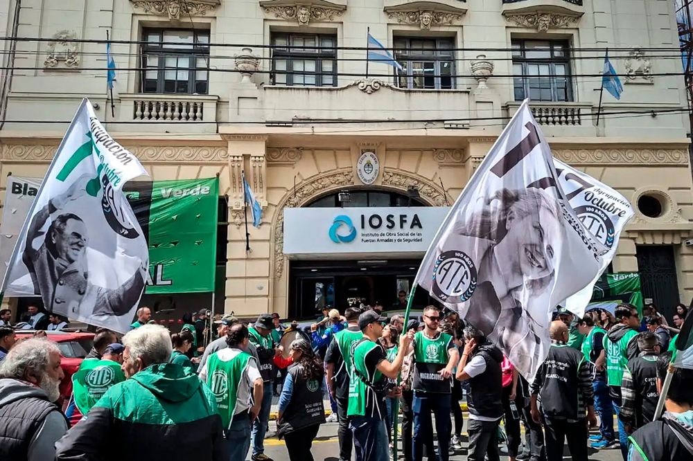 Una protesta en la sede del IOSFA.&nbsp;