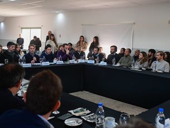Los intendentes de la primera sección junto a los funcionarios de Seguridad.&nbsp;