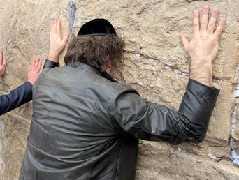 El presidente Milei en el Muro de los Lamentos. El presidente Milei en el Muro de los Lamentos.