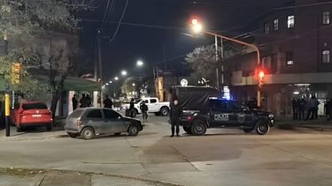 Un policía permaneció atrincherado en un gimnasio de Moreno durante diez horas y se suicidó. (Semanario Actualidad)