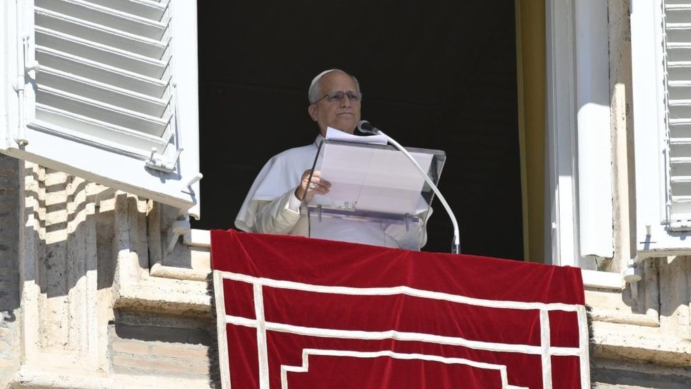 León XIV anunció su inminente operación desde la ventana de su despacho del Palacio Apostólico.
