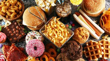Los alimentos ultra procesados, en la mira por el exceso en el consumo de sal.&nbsp;