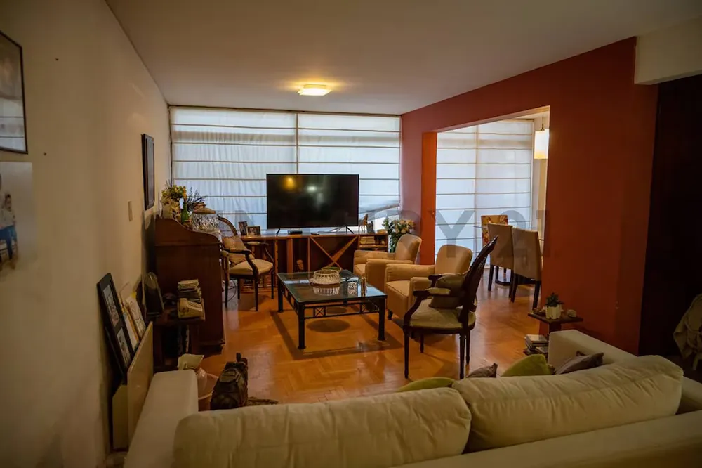 El deparmento de Manuel Adorni por dentro.