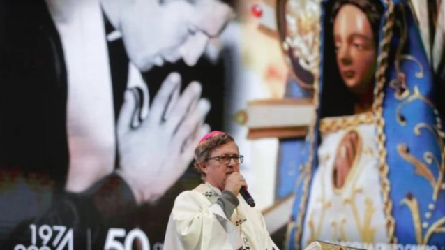 El arzobispo de Buenos Aires, monseñor Jorge García Cuerva, presidió este domingo la misa por los 50 años del “martirio” del padre Carlos Mugica en el Luna Park. (AICA)