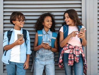 Los niños y el uso de celulares. Los niños y el uso de celulares.