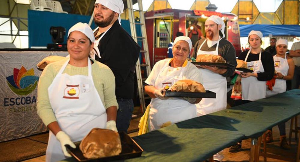 La Fiesta del Pollo al Barro en Escobar. La Fiesta del Pollo al Barro en Escobar.