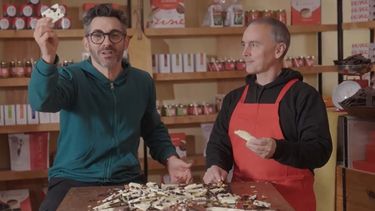 Juan Braceli con Maximiliano Valverde y su chocolate geselino.